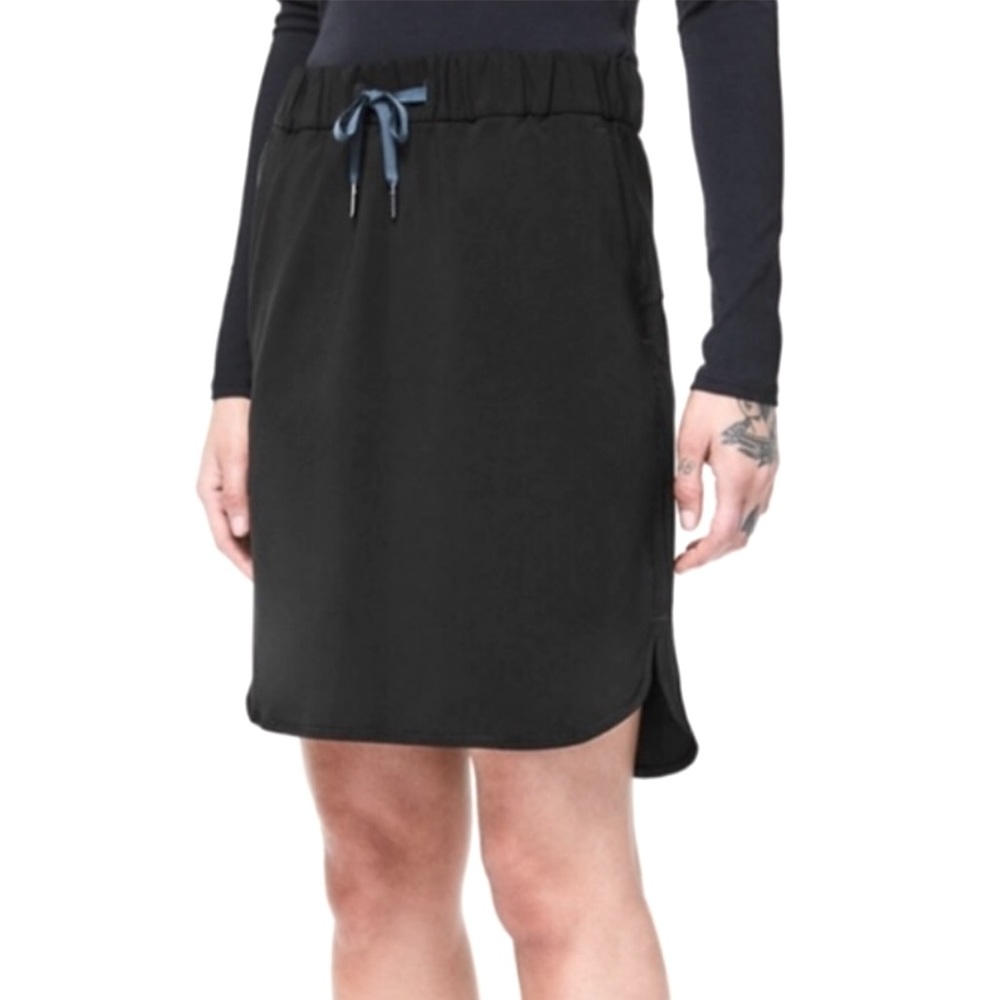 Lululemon On the Fly Black Skirt 10